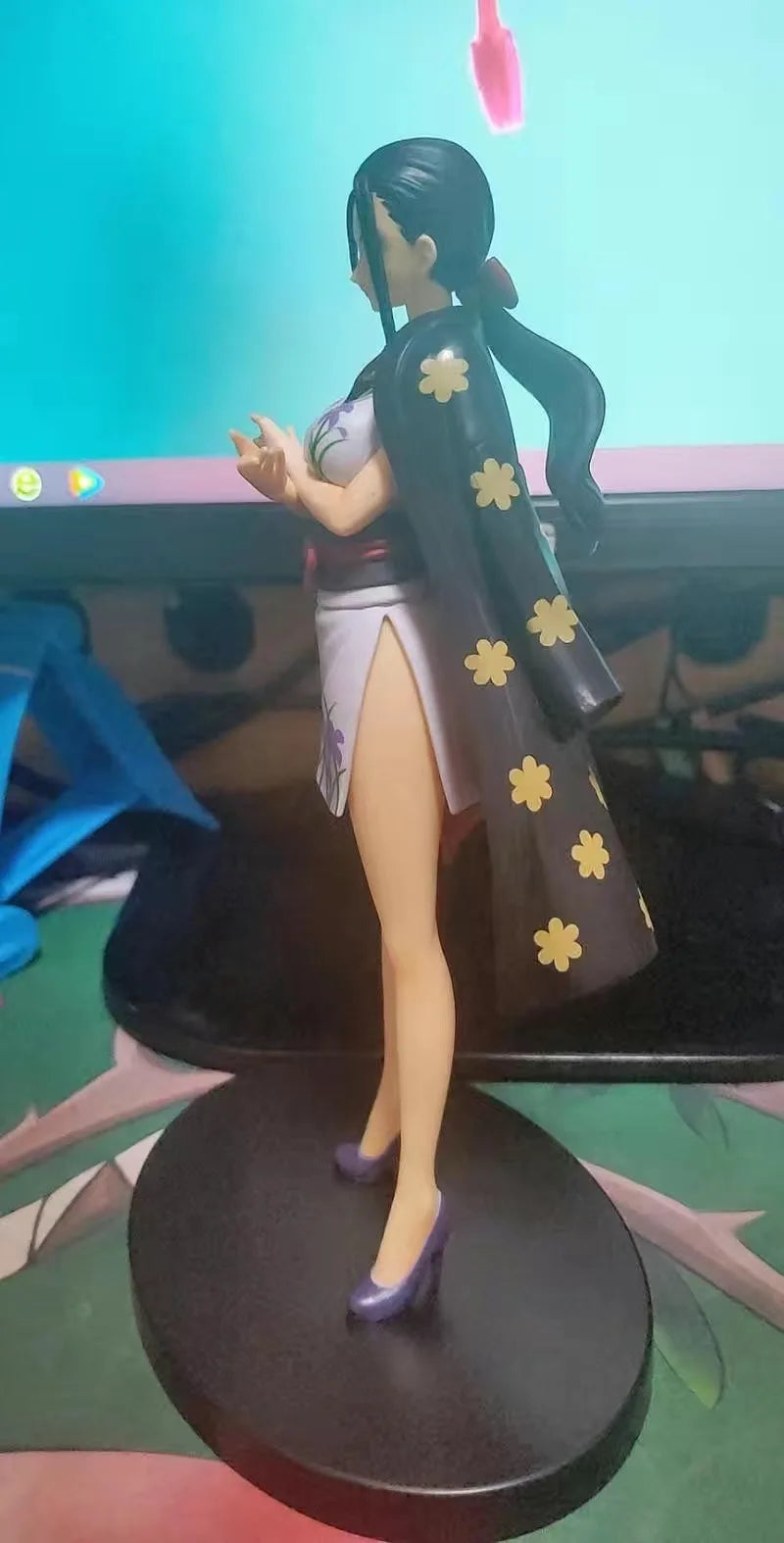 One Piece Nico Robin figure