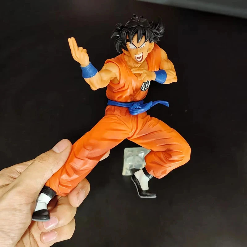 Dragon Ball Figures Puaru and Yamcha Wolf Fang Fist figure